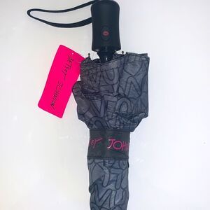 Betsey Johnson Umbrella Spring Essentials Grey Hearts LUV NEW